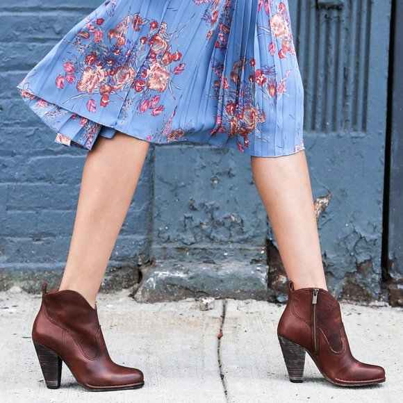 Frye Madeline Short Dark Brown Suede Zip Up Southwestern Heeled Pointy AnkleBoot - Picture 2 of 16